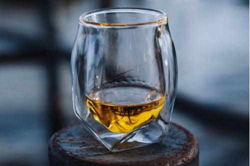 Imagen 9 de 10 de Whisky Johnnie Walker Gold Label 18 Años 750ml En Estuche
