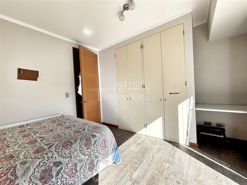 Casa En Venta De 6 Dorm. En Colina