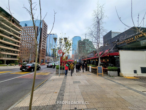 Local Comercial En Arriendo En Las Condes Pleno Isidora G.