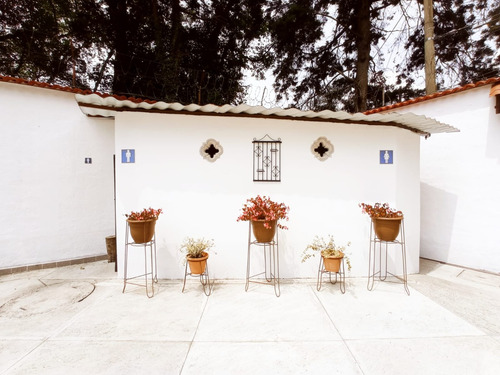 Imagen 11 de 30 de Vendo Hermosa Propiedad, Ubicada En Uno De Los Sectores Mas Selectos De San Lucas Sacatepequez, Incluye Dos Casas Con Amplio Jardin Ideal Para Casa De Campo O Todo Tipo De Negocio