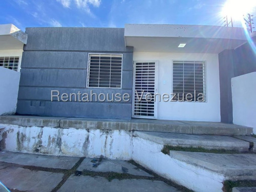 Valeria Chong Casa Alquiler Cabudare Lara Avenida Intercomunal Oportunidad Residencial Economico Código Inmobiliaria Rent-a-house 25-18352