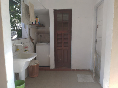 Duas Casas: Três Quartos E Dois Quartos No Mesmo Terreno