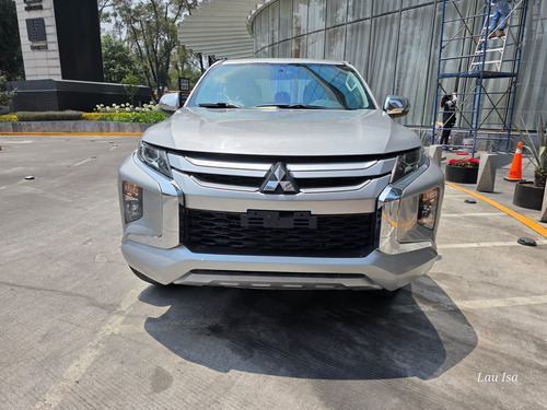 Mitsubishi L200 2.4 Cabina Doble 4x2 Mt