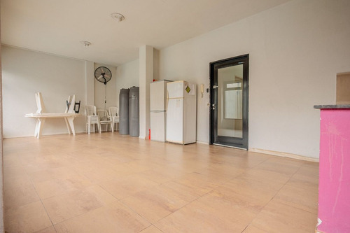 Venta Monoambiente Con Subdivisión. Caseros Centro
