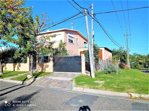 Casa En Barrio Las Cooperativas. 