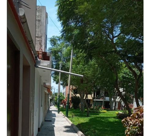 Imagen 4 de 13 de Se Vende Casa En Surco Viñedos Zona Tranquila