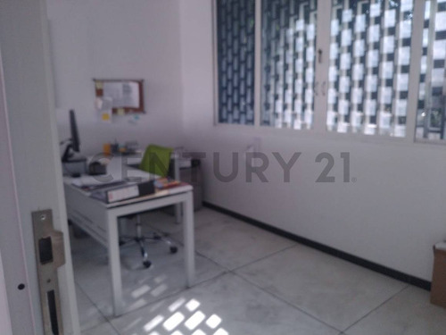 En La Trinidad. Venta, Local - Oficina - Depósito. Oportunidad!!!