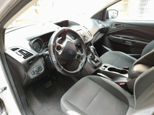 Ford Escape 2.5 S Plus Mt