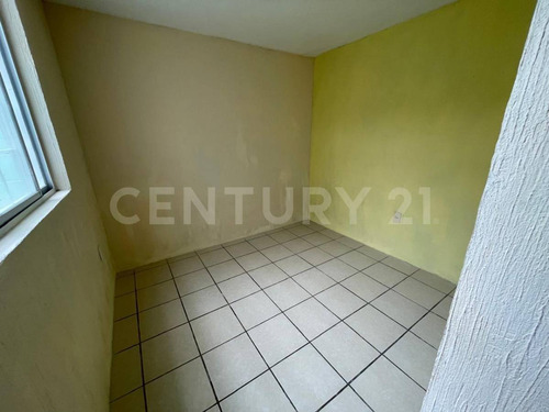 Casa En Venta Sobre Avenida Gandhí, San Juan Del Río, Querétaro.