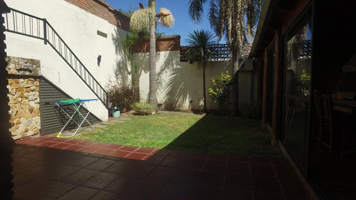 Imagen 16 de 30 de Venta · Casa · 4 Dormitorios · Patio · Quincho Completo · Terraza · Remodelada · Alberdi