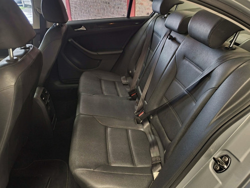 Imagen 7 de 15 de Volkswagen Vento 2.5 Luxury 170cv 2012