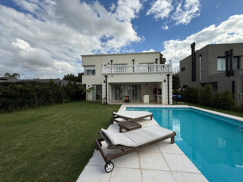 Casa En Venta 4 Dormitorios Barrio Santo Tomas Pilar