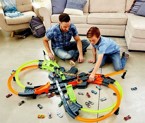 Hot Wheels Pista Gigante De Batidas Colossal + 2 Carrinhos