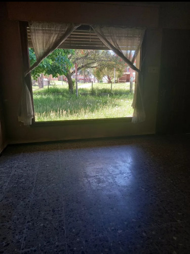 Vende Preciosa Casa 2 Dorm, Amplio Terreno Y Local Comercial
