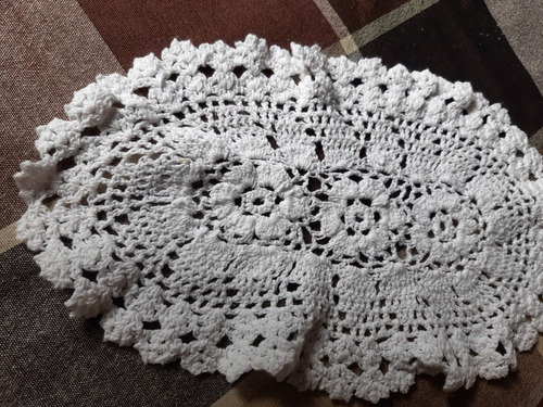 Carpeta Ovalada Blanca Totalmente Nueva Tejida En Crochet