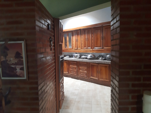 Imagen 7 de 14 de Casa Con Excelentes Espacios En Villa Africana, Calle Cerrada. Posee Un Anexo Independiente