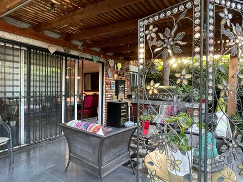 Amplia Casa En Las Condes - Calle Lolco. 228/ 258 Mt2