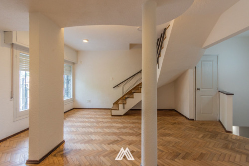 Venta De Casa En La Blanqueada Con Garaje Y Jardín