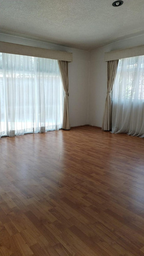 Casa En Venta En Colonia La Virgen, Metepec, Estado De México