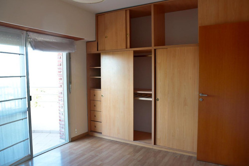 Departamento En Venta - 2 Dormitorios 2 Baños - Cochera - 82mts2 - Monte Grande, Echeverría