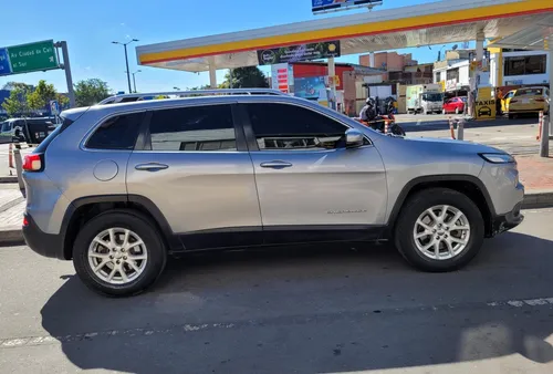 Jeep Cherokee 3.2 Longitude