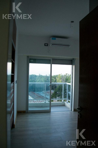 Departamento De Dos Dormitorios Tipo Dúplex En La Plata Con Terraza Y Parrilla Propias