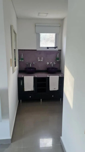 Casa En Venta - 4 Dormitorios 4 Baños - Coronel Brandsen