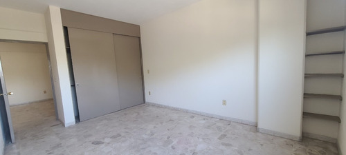 Edificio En Venta O Renta A Un Costado De La Unidad Deportiva De Av. Lazaro Cardenas
