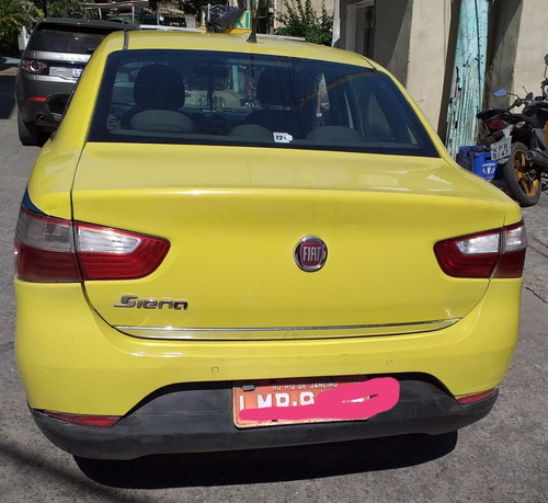 Fiat Grand Siena 1.4 Tetrafuel 4p Tetra-combustible 2015