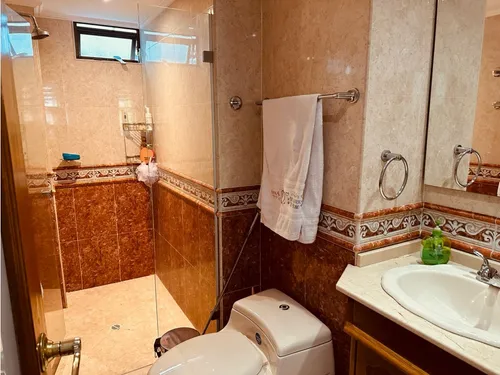 Vendo Apartamento En Laureles Medellín En Edificio De 185 M², Piso 1