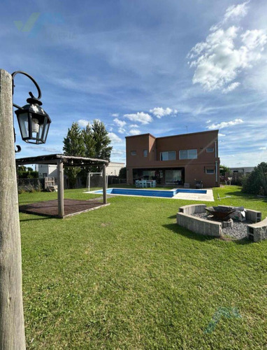 Venta De Casa Con Pileta - San Sebastian Area 2 