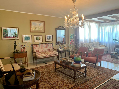 Apartamento En Venta En San Bernardino, Piso Medio 147m², 2h+serv, 2b, 1p, Mls #24-14296 Acogedor Y Espacioso Apto, Con Hermosos Ventanales, Permiten Iluminación Y Ventilación Natural / Isabel Gómez