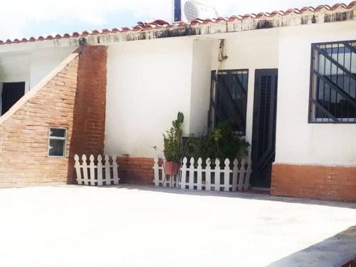 Imagen 2 de 19 de Se Vende Casa En San Diego, Villa Monte Carmelo, Conjunto Cerrado, Excelente Ubicación Y Clima.