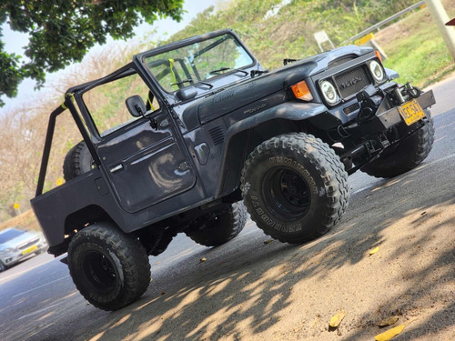 Toyota Macho Carpado Land Cruiser Fj40