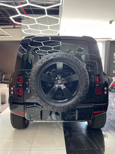 Land Rover Defender P400 2024