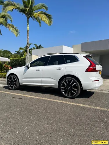 Volvo XC60 B5 MOMENTUM