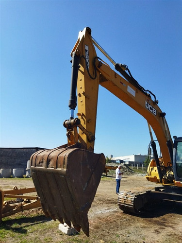 Escavadeira Jcb Js200lc Ano 2011 C/ 11.000 Horas