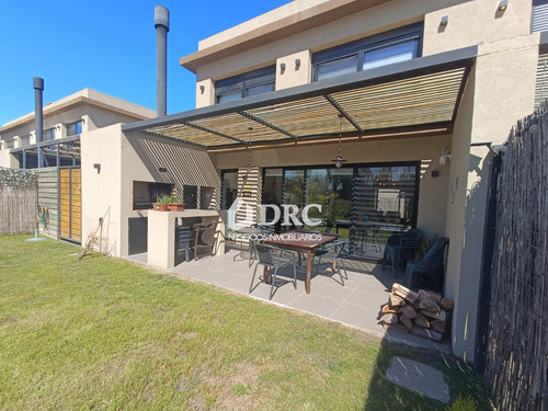 Divina Casa Muy Nueva Y Con Todas Las Comodidades En Pilar De Los Horneros.