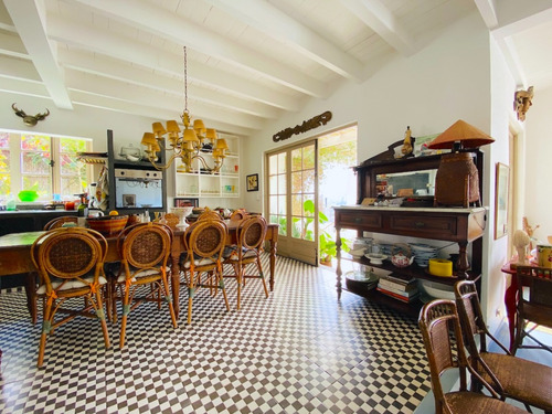 Encantadora Casa En El Corazón De Zapallar
