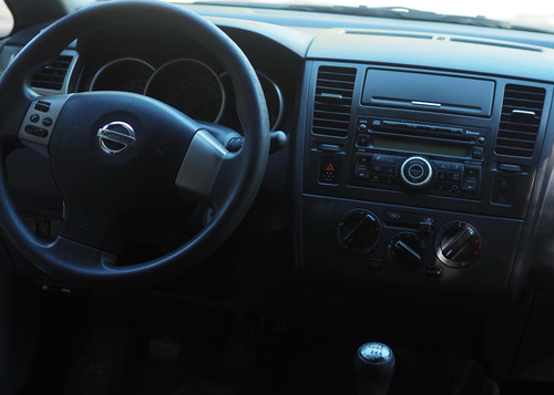 Nissan Tiida 1.8 Visia
