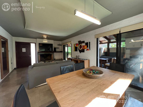 Venta Casa 2 Dormitorios En Barrio Privado Parque Pinares, Punta Del Este