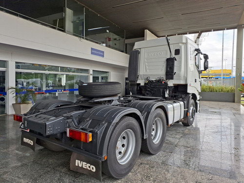 Caminhão Iveco Stralis 600s44t 6x2 2018/2019