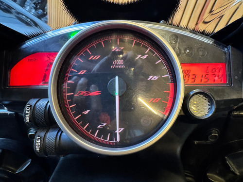 Yamaha R6