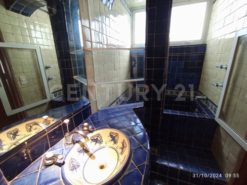 Casa Tipo Colonial Con 3 Recamaras Y Amplio Jardín