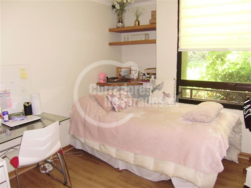 Departamento En Venta De 2 Dorm. En Lo Barnechea. Central.