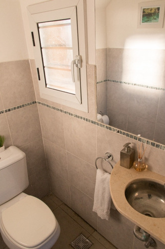 Imagen 8 de 12 de Alquiler Casa Funes. 2 Dormitorios. Pileta. Condominio Cerrado. Bajas Expensas. Pavimento