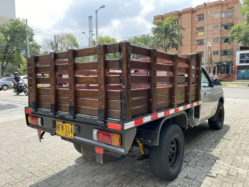 Nissan Np300 Frontier 2.4 Estacas 2013