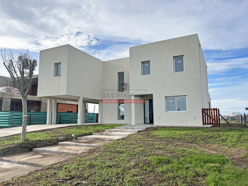 Casa En Venta De 3 Dormitorios - Riberas - Puertos/escobar