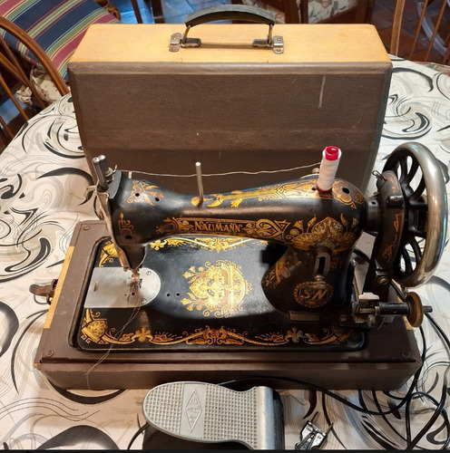 Maquina Coser Portátil Naumann Eléctrica A Pedal Sin Envio Negra Y Dorada (Usado)