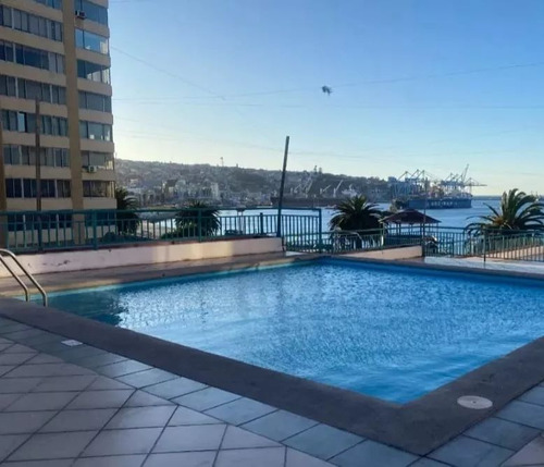 Valparaíso. Muelle Barón. Vende Dpto 2d 2b Con Mucho Sol